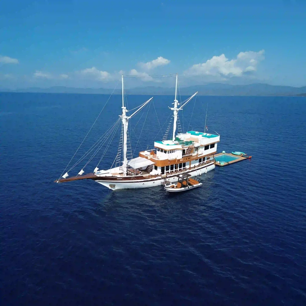 Phinisi Kayra at anchor in open water